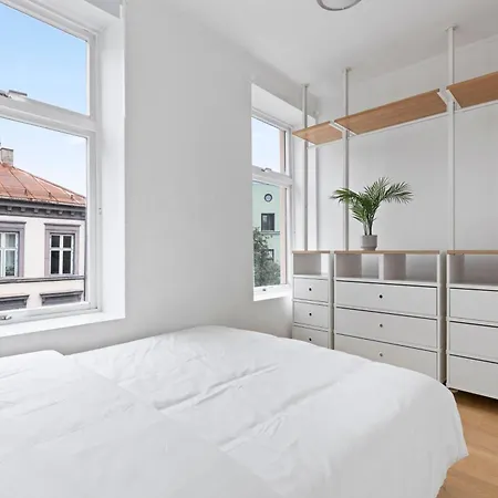 Modern And Bright In Apartmán Oslo