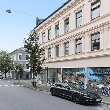 Modern And Bright In Leilighet